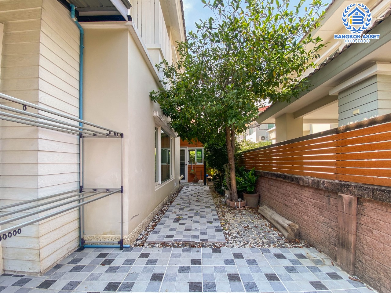 บ้านเดี่ยวมือสอง นนทบุรี คุณภาพแบรนด์ Q.House ม.คาซ่าวิลล์ ราชพฤกษ์-แจ้งวัฒนะ เนื้อที่ 50.6 ตร.ว. ฟังก์ชัน 3 ห้องนอน 2 ห้องน้ำ จอดรถได้ 2 คัน บ้านสวย พร้อมอยู่ ทำเลศักยภาพ ติดถนนราชพฤกษ์ ใกล้ทางด่วนแจ้งวัฒนะ และเซ็นทรัลแจ้งวัฒนะ...